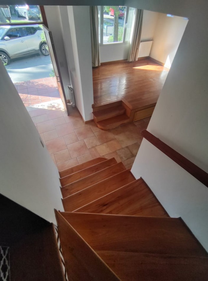 CASA EN VENTA DE 4 DORMITORIOS ESTILO CLASICO  EN BARRIO "SAN MARINO" FUNES  
