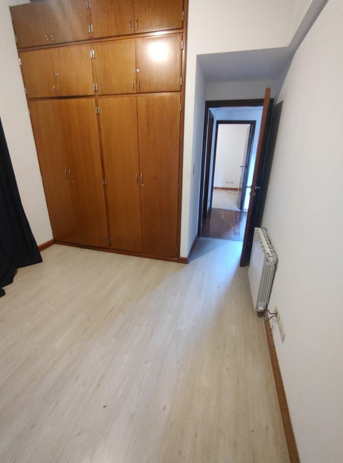 CASA EN VENTA DE 4 DORMITORIOS ESTILO CLASICO  EN BARRIO "SAN MARINO" FUNES  