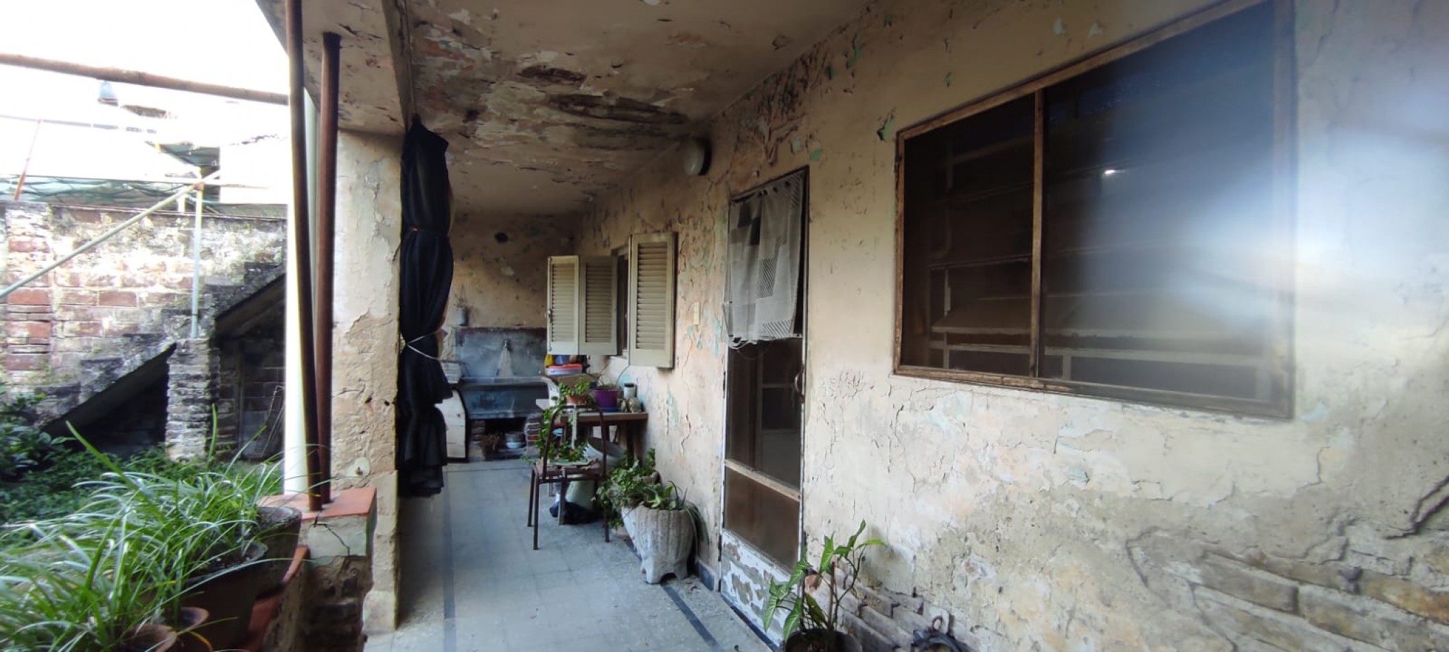 Casa a reciclar en Mendoza 5400 Barrio Belgrano Rosario -PERMUTA-