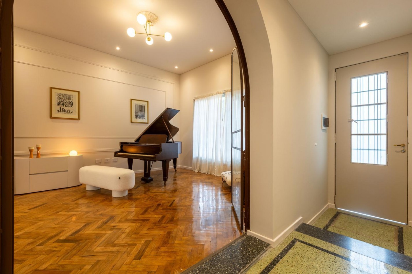 Casa de 4 dormitorios en Viamonte y Corrientes