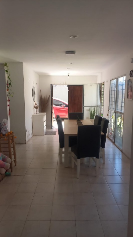 VENTA URGENTE - RETASADA - PROPIEDAD 4 DORMITORIOS - APTA CREDITO "FISHERTON R" ACEVEDO Y LA REPUBLICA - ROSARIO 