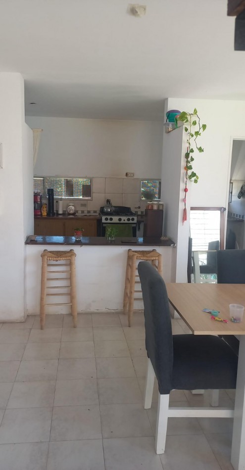 VENTA URGENTE - RETASADA - PROPIEDAD 4 DORMITORIOS - APTA CREDITO "FISHERTON R" ACEVEDO Y LA REPUBLICA - ROSARIO 