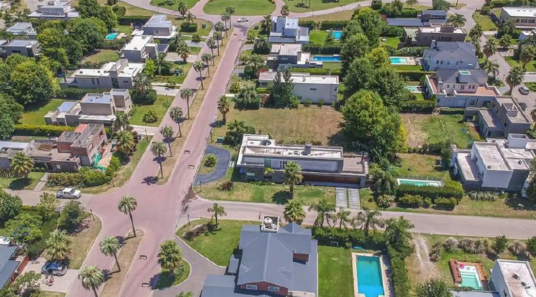 Terreno en B° privado de Miraflores en venta