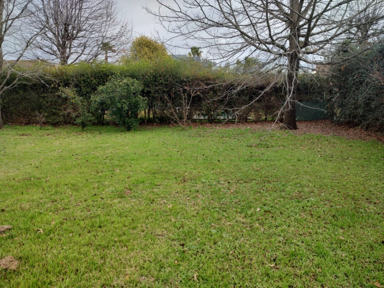 Terreno en B° privado de Miraflores en venta