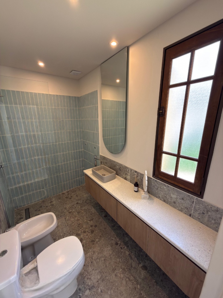 CASA DE 3 DORMITORIOS Y COMODIN EN B°LOURDES