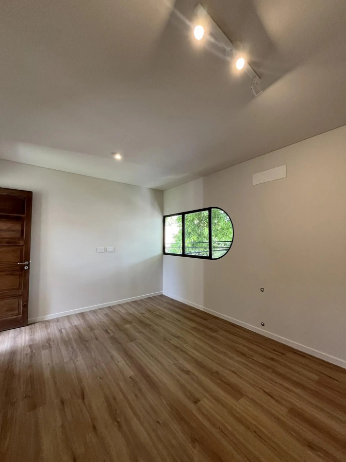 CASA DE 3 DORMITORIOS Y COMODIN EN B°LOURDES