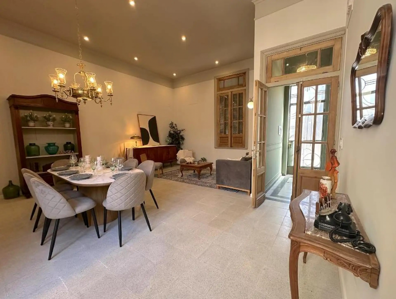 Casa de estilo de 3 dormitorios en Ricchieri 400