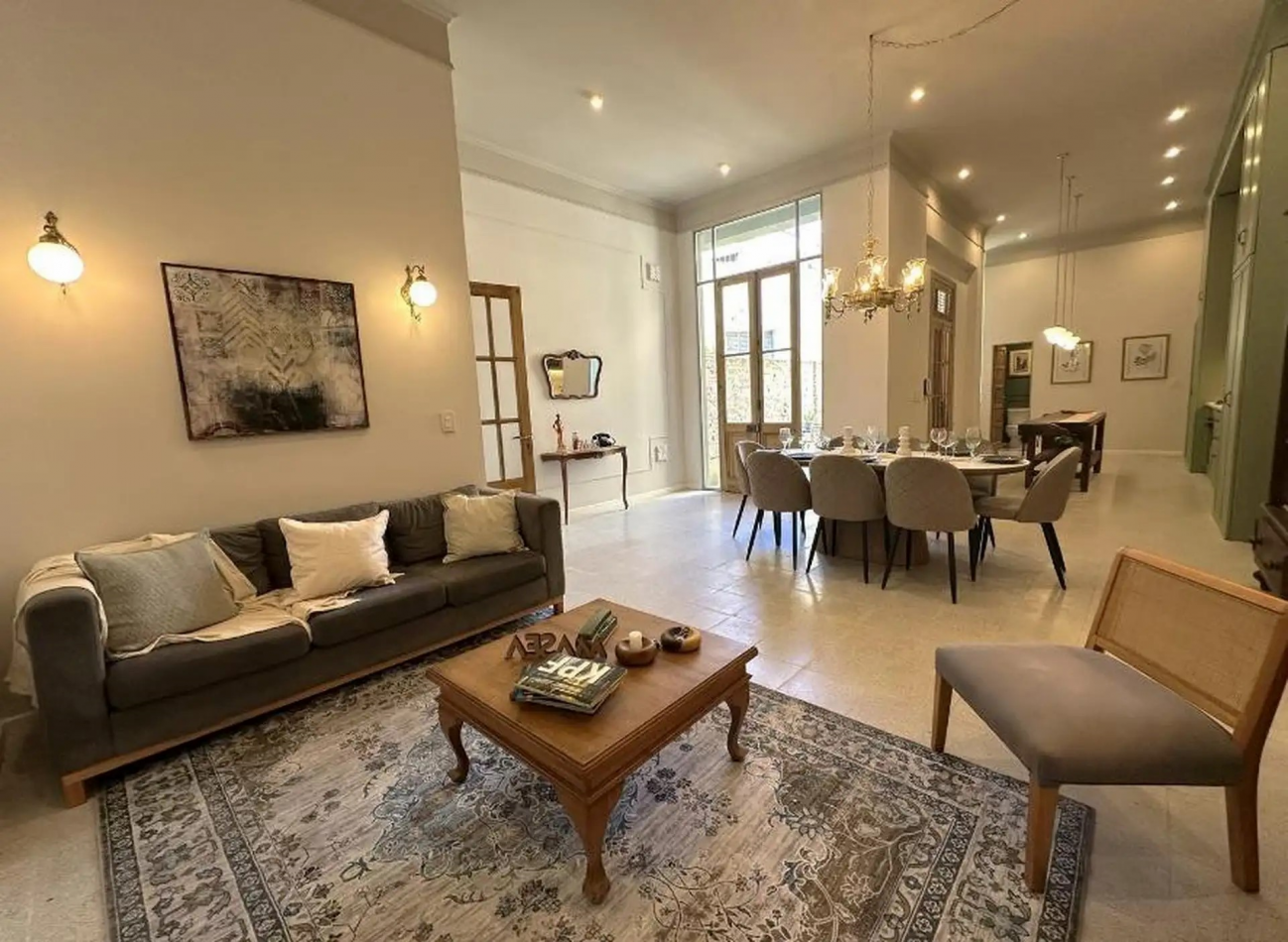 Casa de estilo de 3 dormitorios en Ricchieri 400