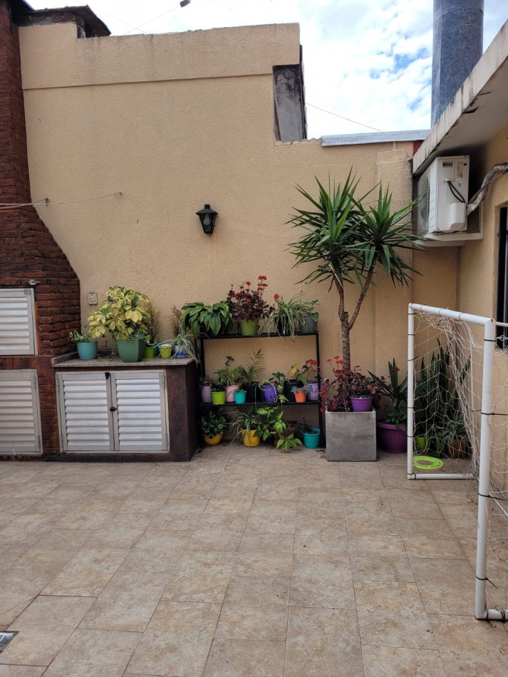 CASA DE 2 PLANTAS EN CENTENO Y BUENOS AIRES APTA A CREDITO