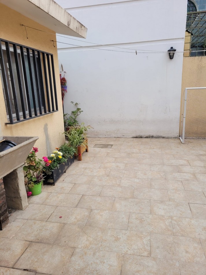 CASA DE 2 PLANTAS EN CENTENO Y BUENOS AIRES APTA A CREDITO