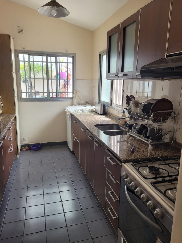 CASA DE 2 PLANTAS EN CENTENO Y BUENOS AIRES APTA A CREDITO