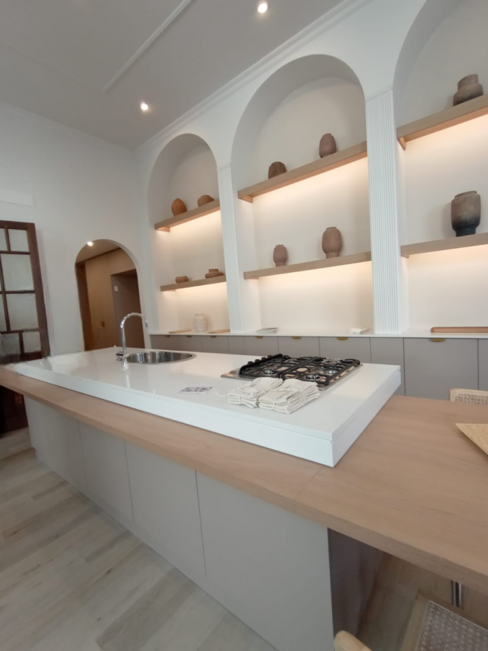 CASA DE 3 DORMITORIOS Y COMODIN EN SARMIENTO 2300