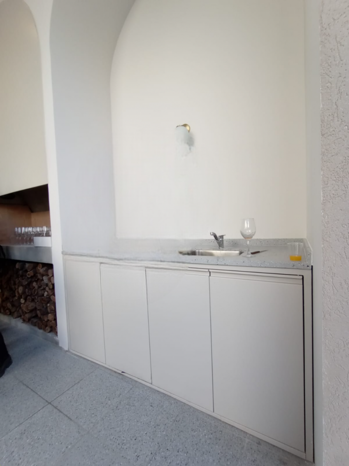 CASA DE 3 DORMITORIOS Y COMODIN EN SARMIENTO 2300