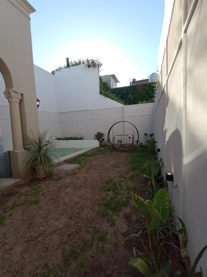 CASA DE 3 DORMITORIOS Y COMODIN EN SARMIENTO 2300