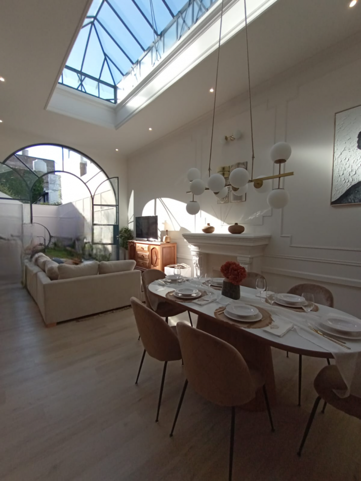 CASA DE 3 DORMITORIOS Y COMODIN EN SARMIENTO 2300