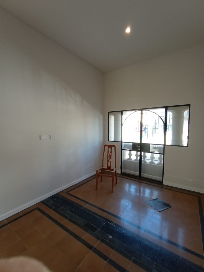CASA DE 3 DORMITORIOS Y COMODIN EN SARMIENTO 2300