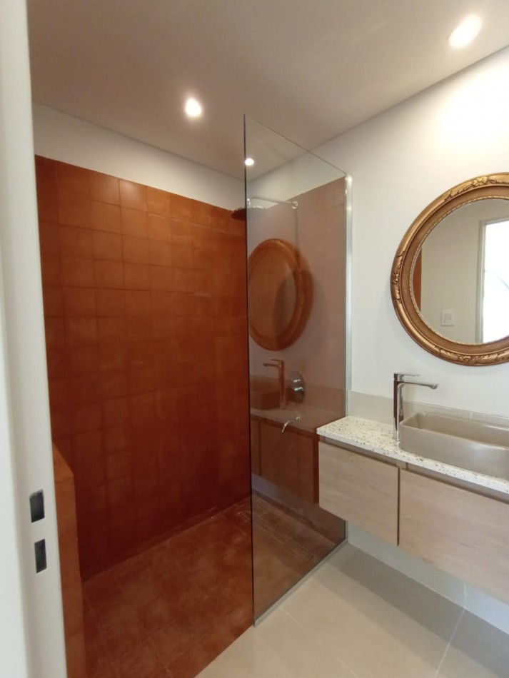 CASA DE 3 DORMITORIOS Y COMODIN EN SARMIENTO 2300