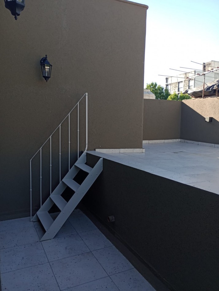 CASA DE 3 DORMITORIOS Y COMODIN EN SARMIENTO 2300