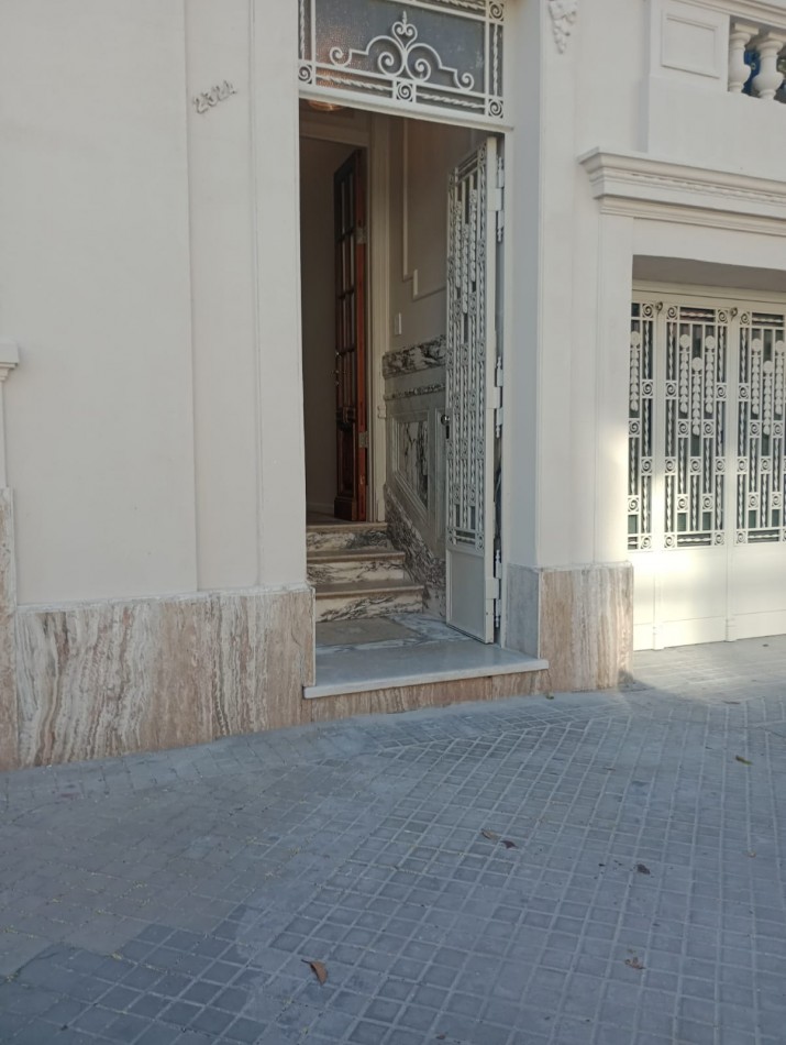 CASA DE 3 DORMITORIOS Y COMODIN EN SARMIENTO 2300