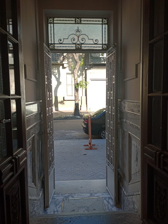 CASA DE 3 DORMITORIOS Y COMODIN EN SARMIENTO 2300