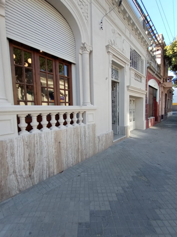 CASA DE 3 DORMITORIOS Y COMODIN EN SARMIENTO 2300