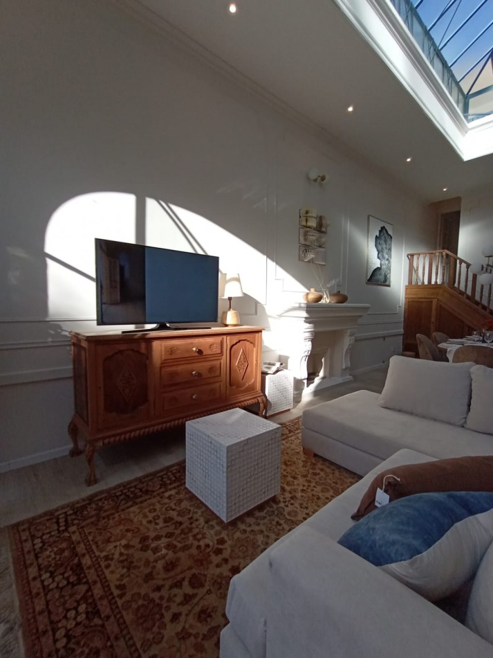 CASA DE 3 DORMITORIOS Y COMODIN EN SARMIENTO 2300