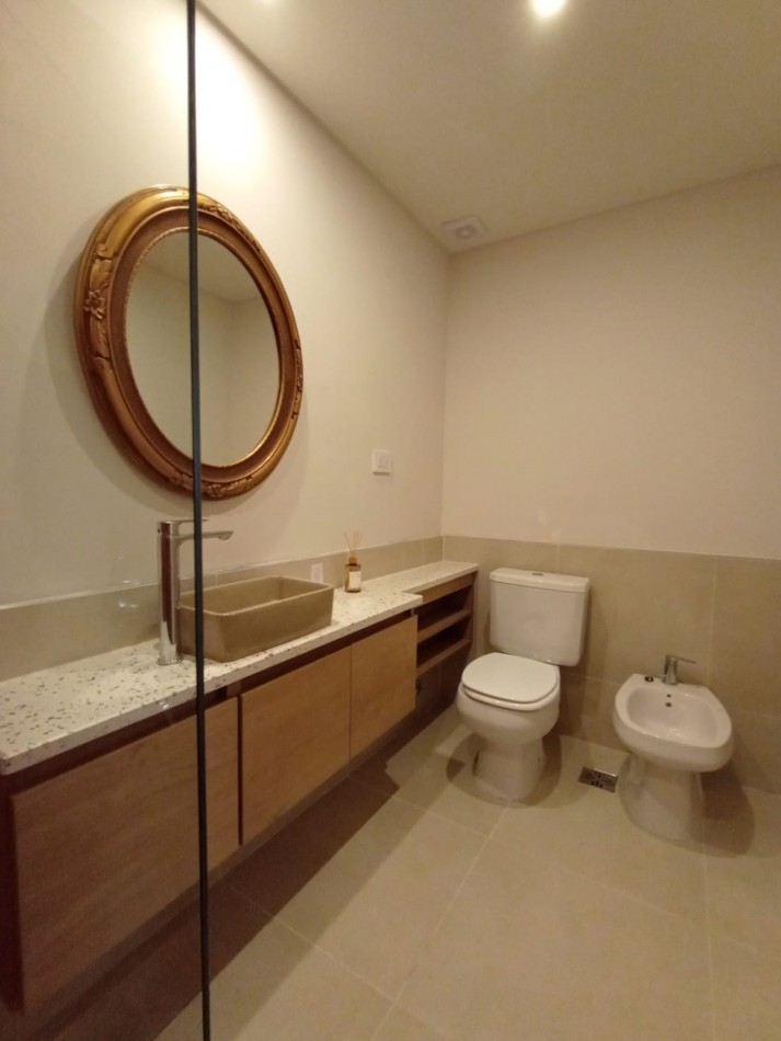 CASA DE 3 DORMITORIOS Y COMODIN EN SARMIENTO 2300