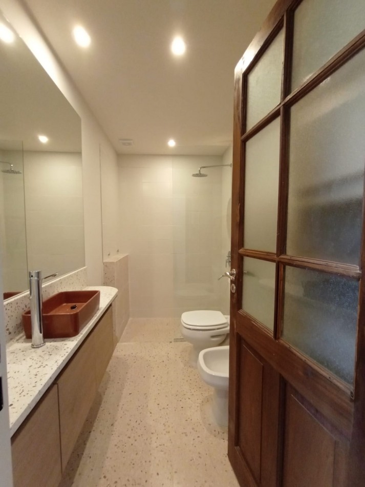 CASA DE 3 DORMITORIOS Y COMODIN EN SARMIENTO 2300