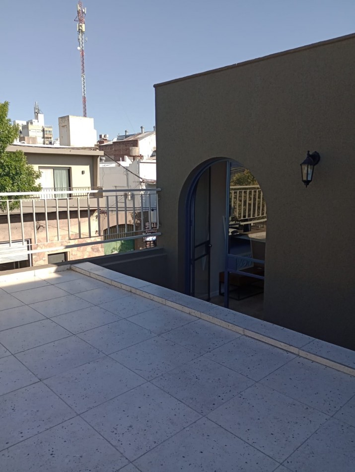 CASA DE 3 DORMITORIOS Y COMODIN EN SARMIENTO 2300