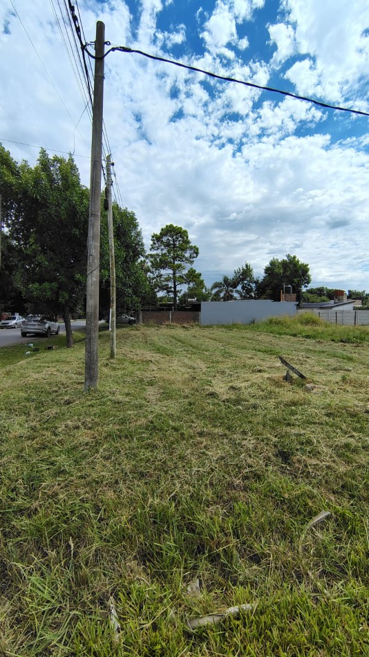 VENTA FUNES LOTE ESQUINA APTO COMERCIO SOBRE PAVIMENTO G17