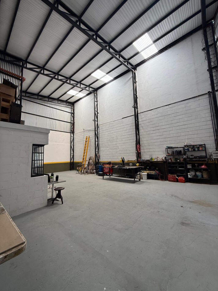 VENTA ROSARIO NORTE GALPON 112 MTS2 