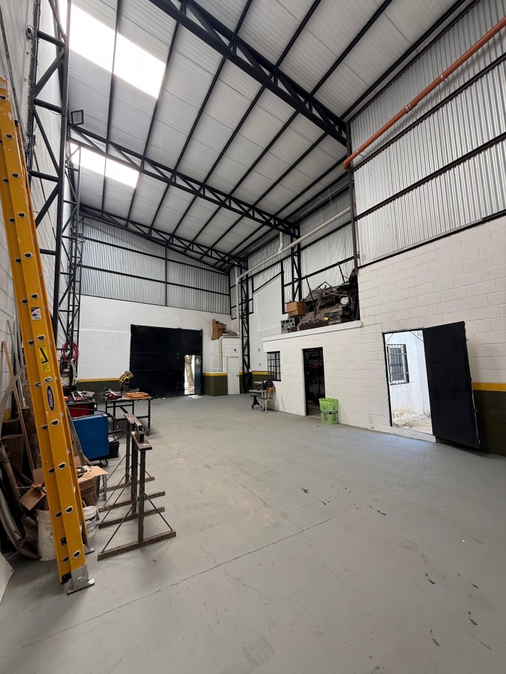 VENTA ROSARIO NORTE GALPON 112 MTS2 