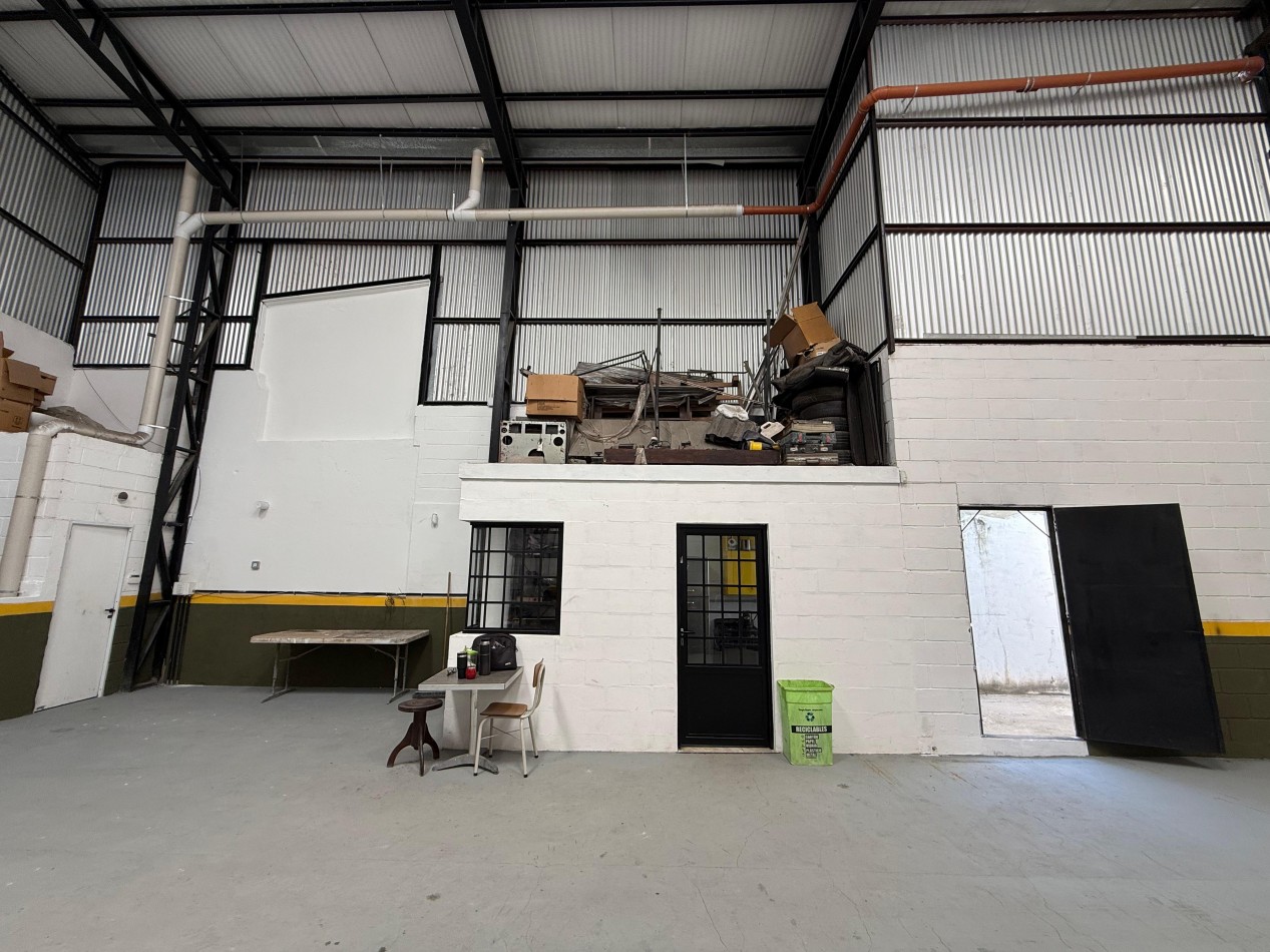 VENTA ROSARIO NORTE GALPON 112 MTS2 