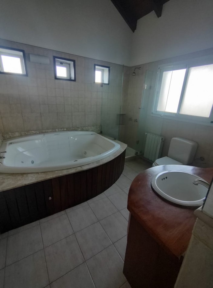 ALQUILER PERMANENTE BARRIO PRIVADO"SAN MARINO" FUNES HILLS