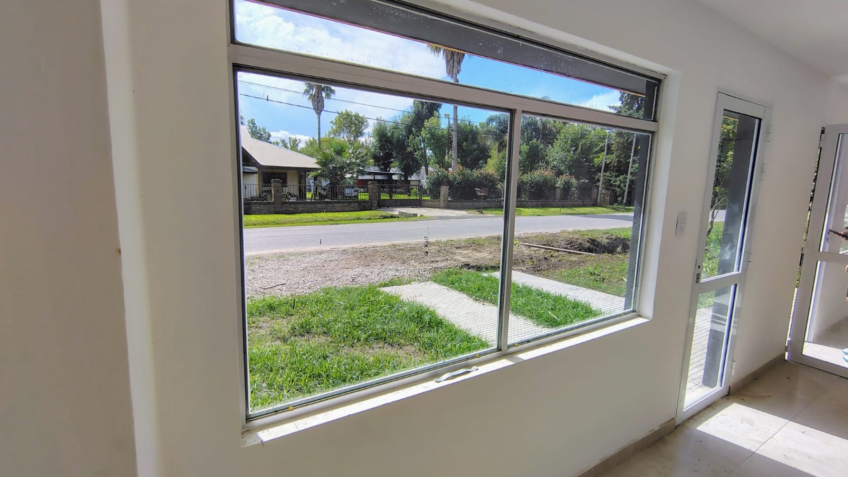 LOCALES COMERCIALES SE ALQUILAN JUNTOS O SEPARADOS EN FUNES NORTE