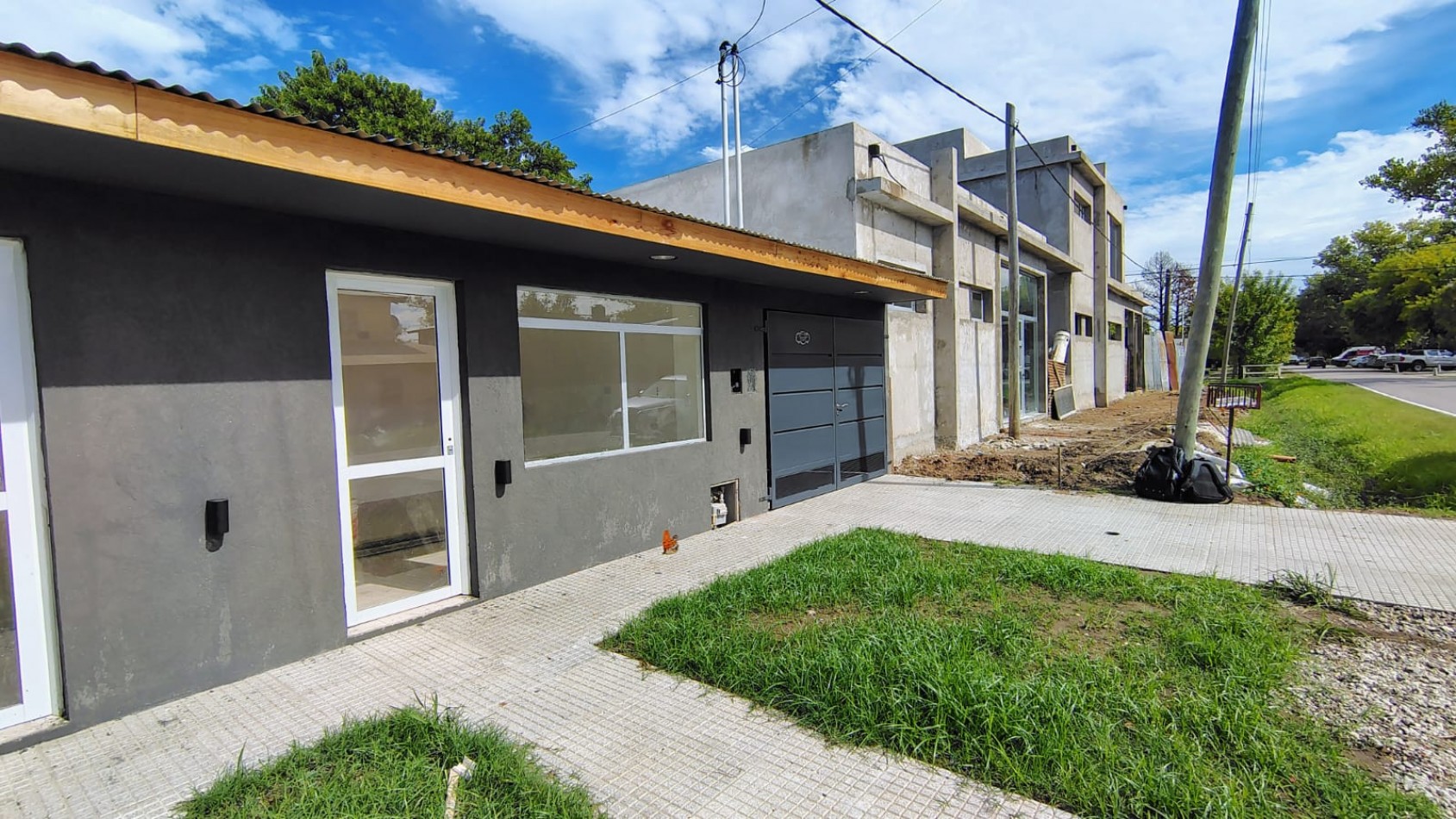 LOCALES COMERCIALES SE ALQUILAN JUNTOS O SEPARADOS EN FUNES NORTE