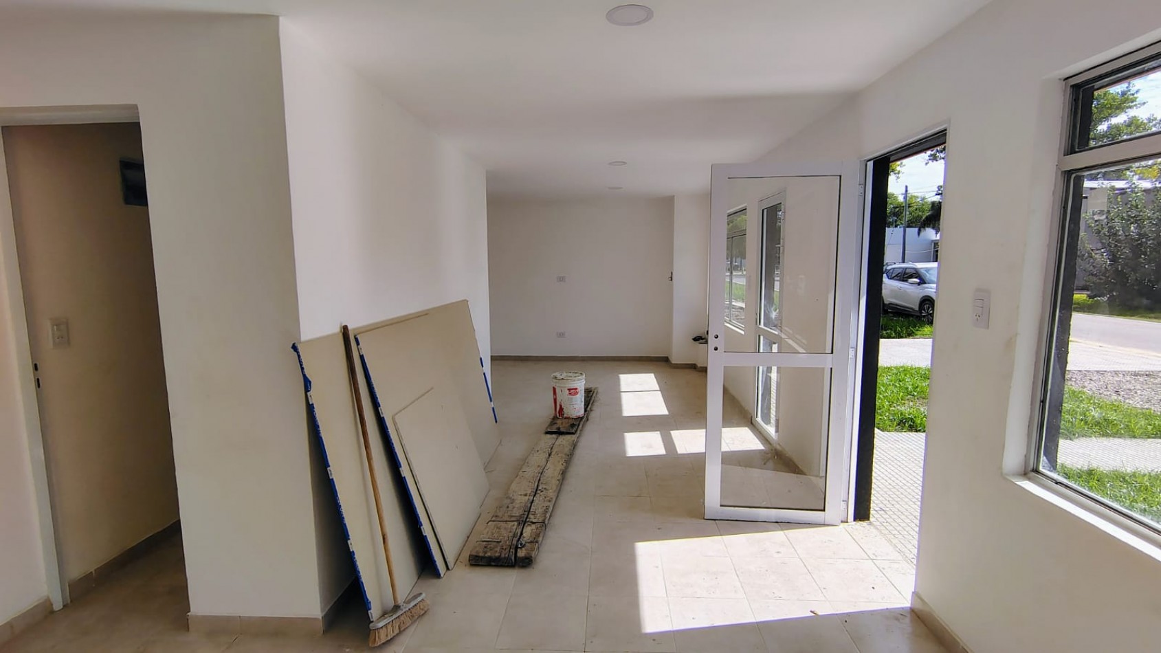 LOCALES COMERCIALES SE ALQUILAN JUNTOS O SEPARADOS EN FUNES NORTE