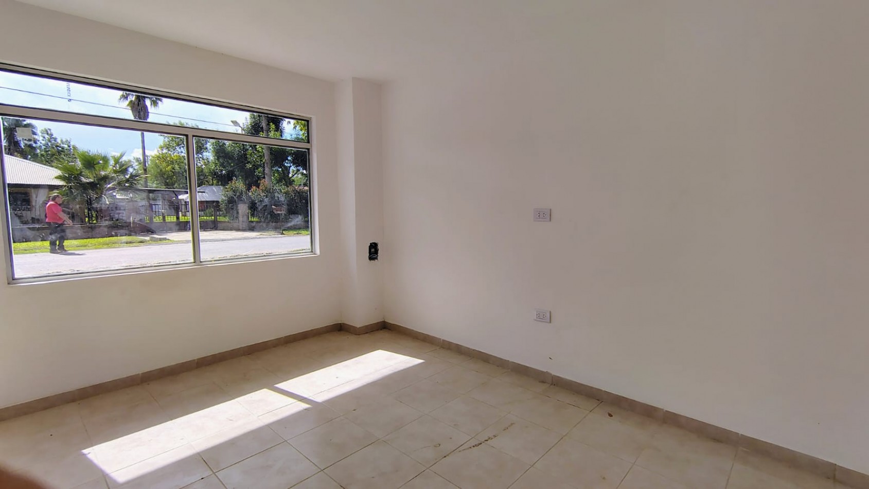 LOCALES COMERCIALES SE ALQUILAN JUNTOS O SEPARADOS EN FUNES NORTE