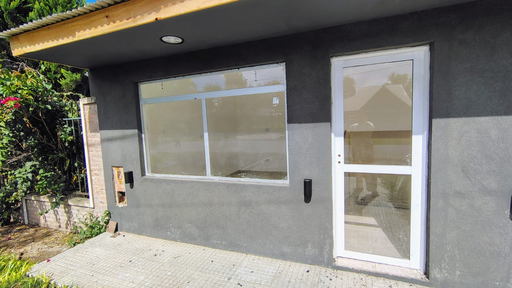 LOCALES COMERCIALES SE ALQUILAN JUNTOS O SEPARADOS EN FUNES NORTE