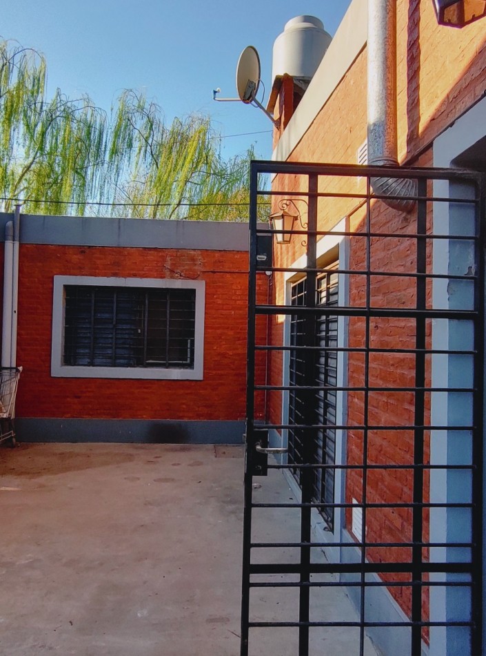 RETASADA - APTA CREDITO - CASA DE  2 DORMITORIOS ROLDAN  