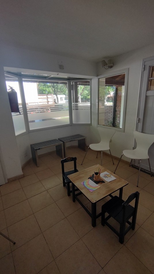 Local comercial  LOCAL + Garage + amplio jardin con piscina  