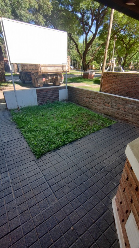 Local comercial  LOCAL + Garage + amplio jardin con piscina  