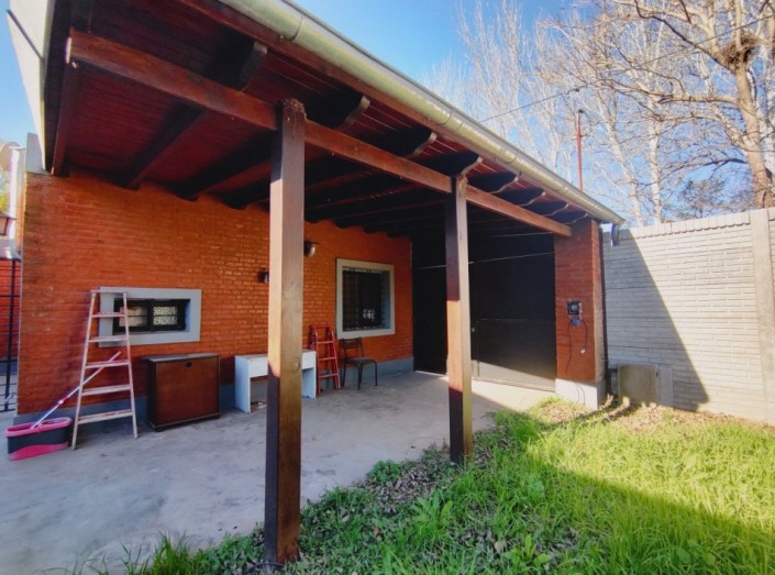 RETASADA - APTA CREDITO - CASA DE  2 DORMITORIOS ROLDAN  